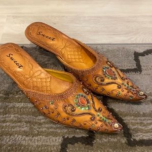 Short heel slip on/slide on shoes